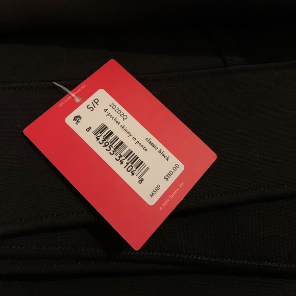 Spanx “The perfect Pant Ankle 4-pocket” Color-black size small, inseam-Petite - Picture 4 of 5